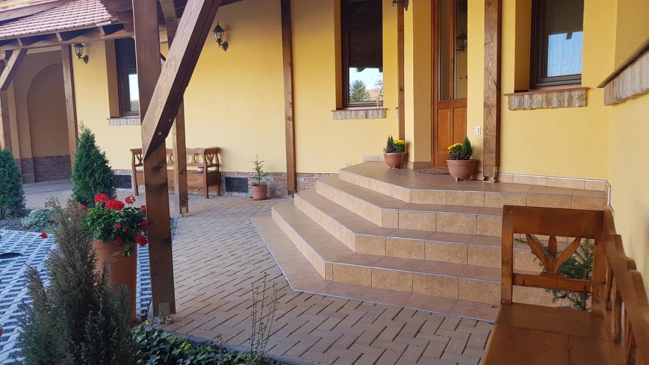 Toscana Apartman Gyula Exterior foto